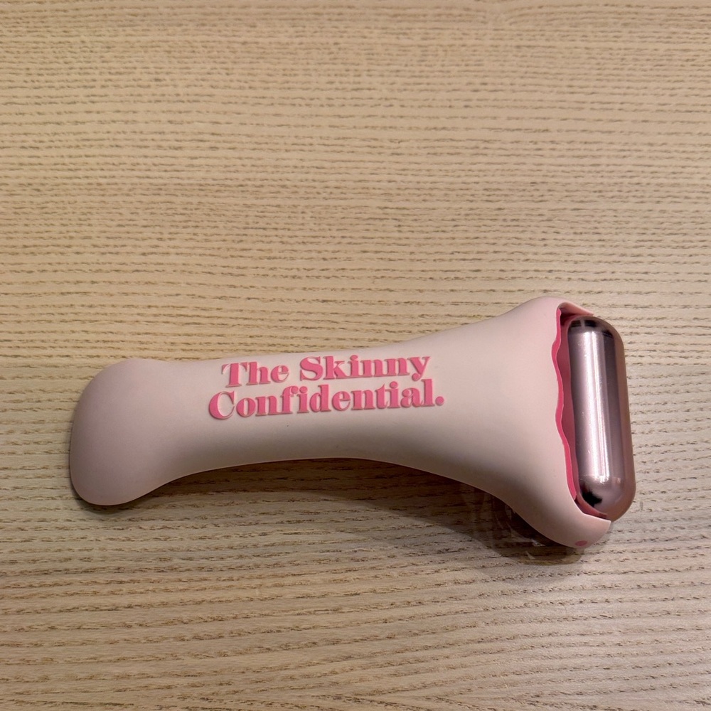 The Skinny Confidential Pink Facial Roller